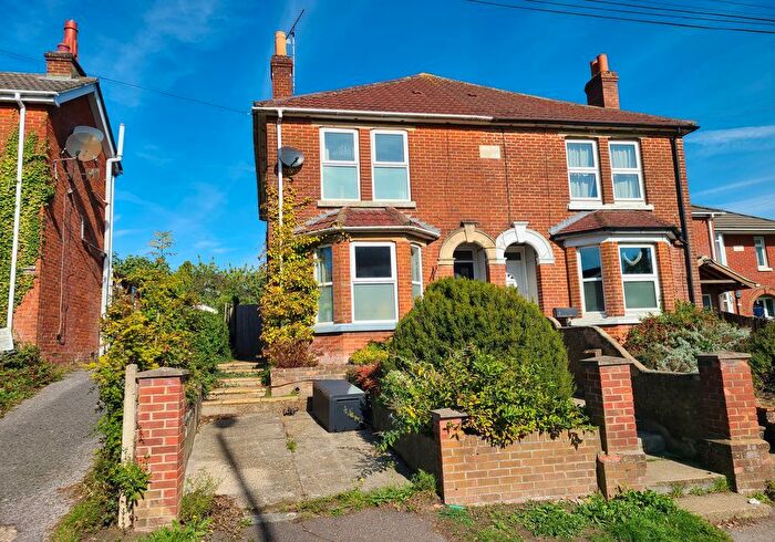 4 Bedroom Semi Detached House For Sale In Ringwood Road, Totton, SO40