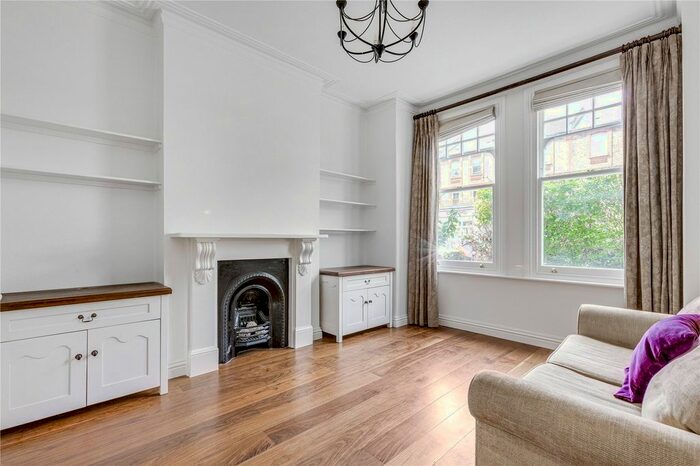 2 Bedroom Flat To Rent In Queenstown Road, London, SW8