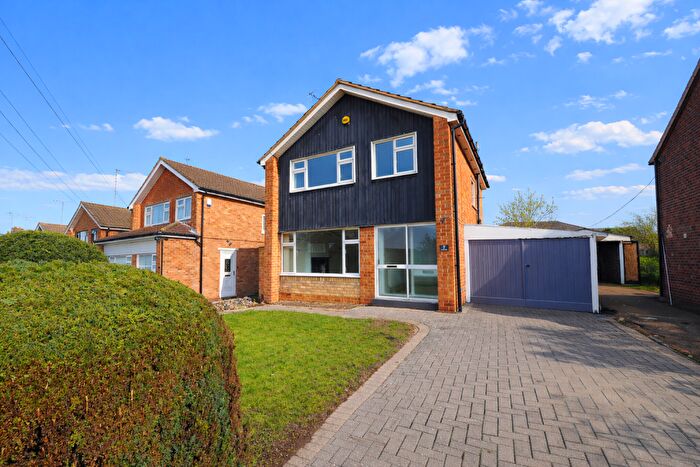 3 Bedroom Detached House For Sale In Farmway, Braunstone, Leicester, Leicestershire, LE3