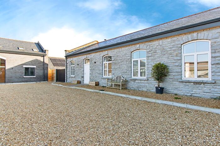 4 Bedroom End Of Terrace House For Sale In Watts Quarry Lane, Somerton, TA11