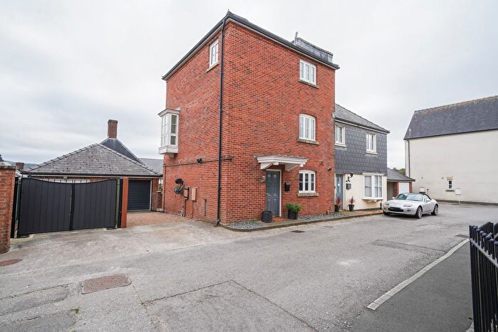 4 Bedroom Semi-Detached House For Sale In Pitchford Lane, Neath, SA10