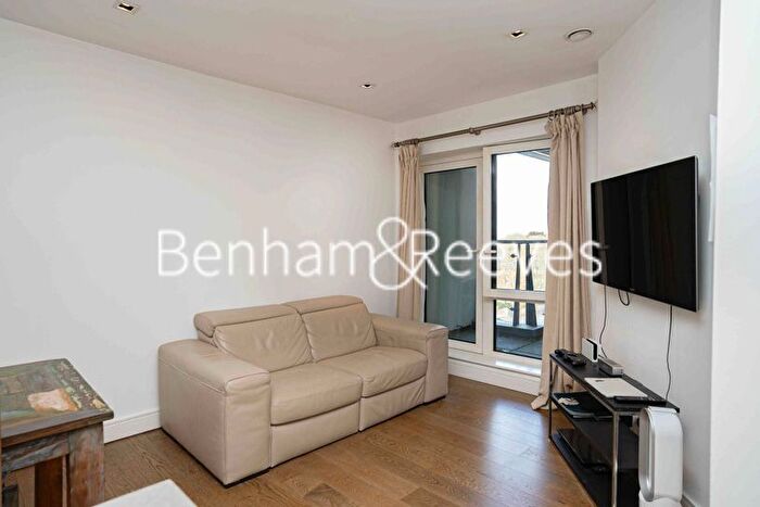 2 Bedroom Flat To Rent In Longfield Avenue, Ealing, W5