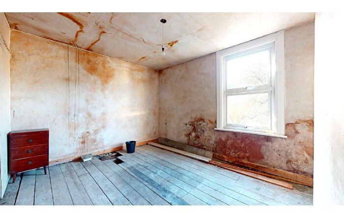 2 Bedroom End Of Terrace House For Sale In Elliott Street, Gravesend, DA12