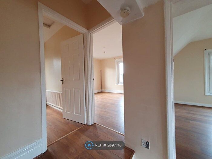 3 Bedroom Flat To Rent In Balmoral Road, Gillingham, ME7