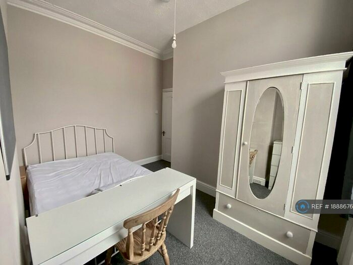 4 Bedroom Terraced House To Rent In Clayton Park Square, Newcastle Upon Tyne, NE2