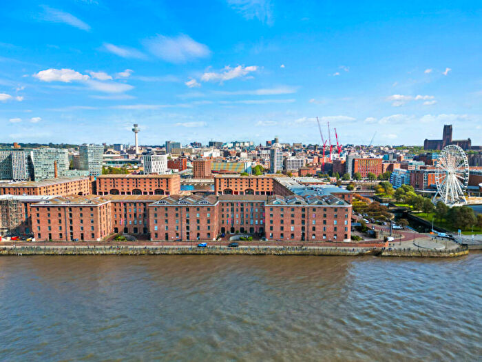 3 Bedroom Apartment For Sale In The Collonades, Liverpool, L3
