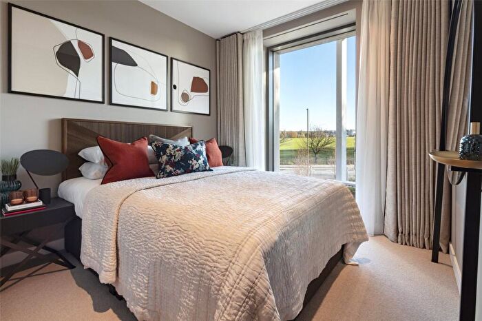 2 Bedroom Apartment To Rent In Aviator Drive, London, NW2