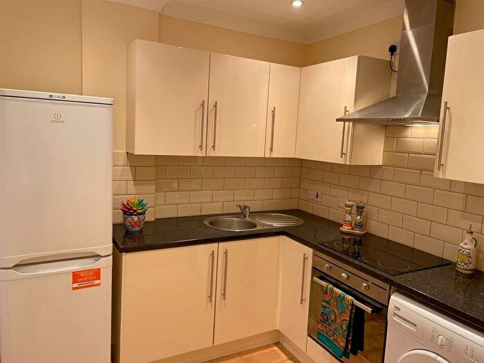 1 Bedroom Flat To Rent In Church Street, Reigate, RH2