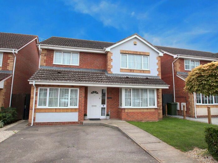 4 Bedroom Detached House To Rent In Linnet Close, Wick, Littlehampton, BN17