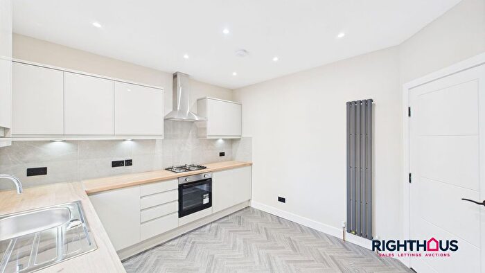 4 Bedroom Terraced House To Rent In Halifax Road, Bradford, BD6