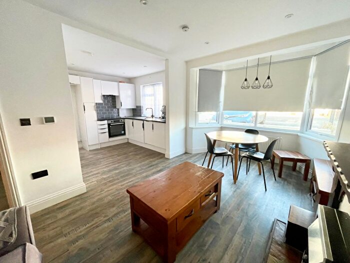 2 Bedroom Maisonette To Rent In Hall Gardens, Chingford, E4