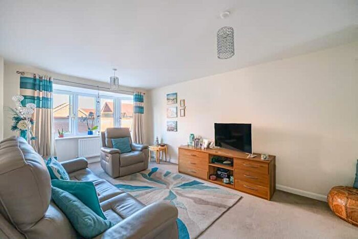 3 Bedroom Duplex For Sale In Potter Crescent, Wokingham, Berkshire, RG41