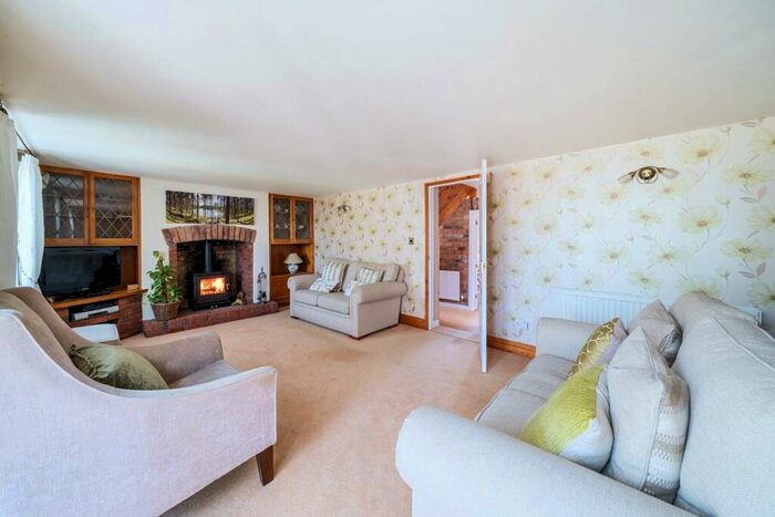 3 Bedroom Detached House For Sale In Chipmans Platt, Stonehouse, GL10