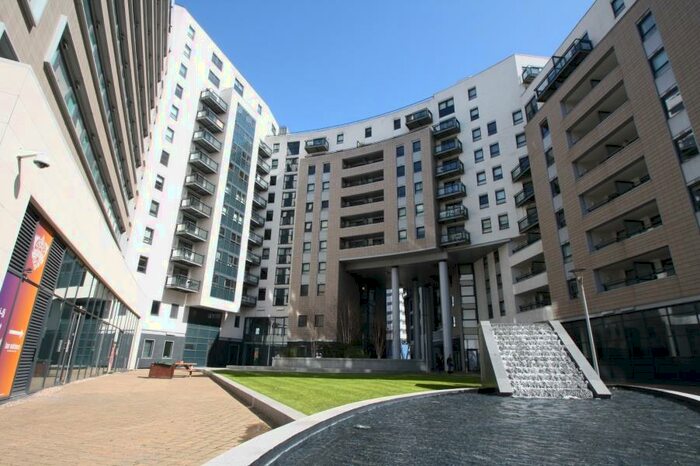 2 Bedroom Apartment To Rent In Gateway South, Marsh Lane, LS9