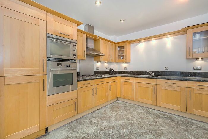 2 Bedroom Flat To Rent In Warren House, Beckford Close, Kensington, London, W14