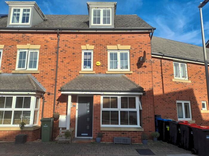 4 Bedroom House To Rent In Matthau Lane, Oxley Park, MK4