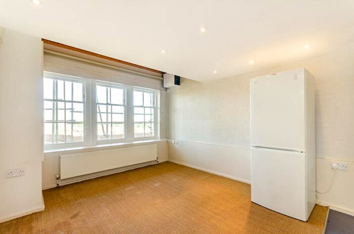 1 Bedroom Flat To Rent In Schoolhouse Yard, Woolwich, London, SE18