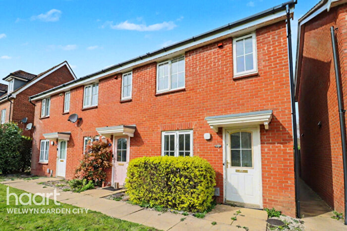 3 Bedroom End Of Terrace House For Sale In Nimrod Drive, Hatfield, AL10