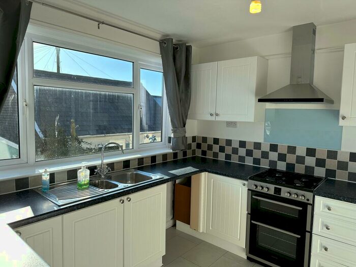 3 Bedroom House To Rent In Coedsaeson Crescent, Sketty, SA2