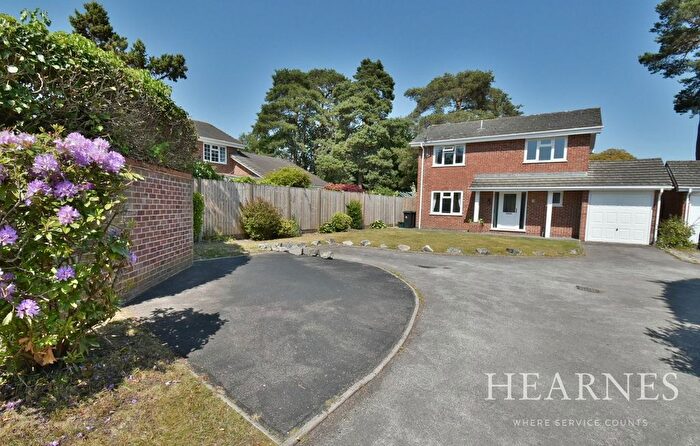 4 Bedroom Detached House For Sale In Mountbatten Drive, Ferndown, BH22