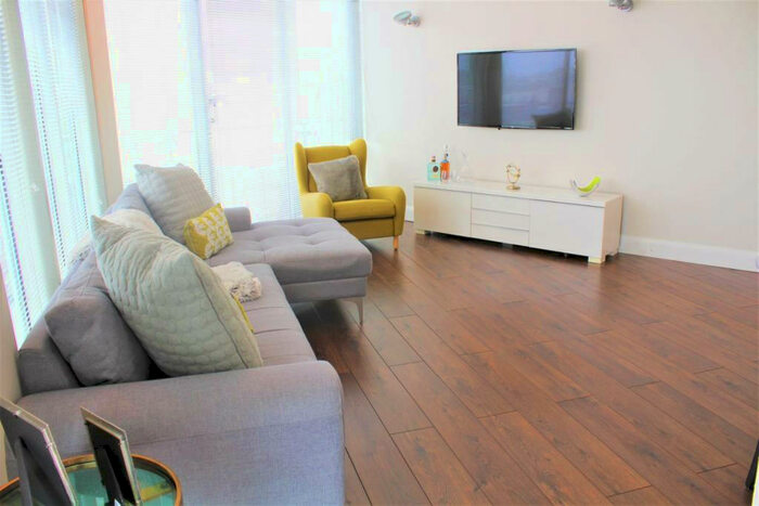 2 Bedroom Apartment To Rent In City Road, London, EC1V