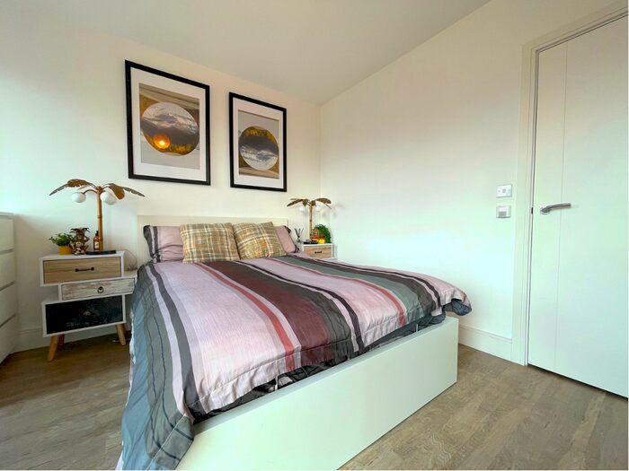 2 Bedroom Flat To Rent In Hannaford Walk, London, E3