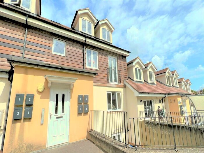 2 Bedroom Flat To Rent In Calverley Close, Hastings, TN34