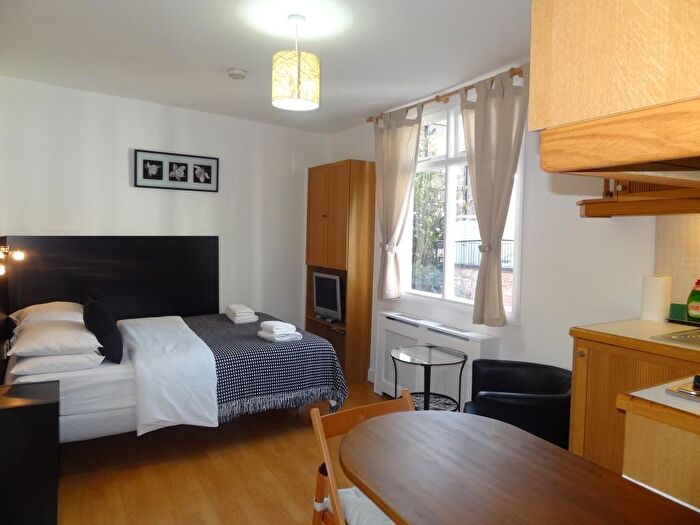 Studio To Rent In Cartwright Gardens, Bloomsbury, London, WC1H