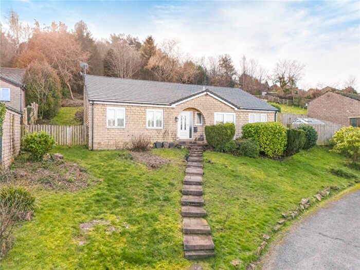 3 Bedroom Detached House For Sale In Heys Gardens, Thongsbridge, Holmfirth, HD9