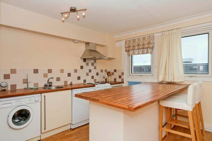 2 Bedroom Flat To Rent In Rundell Tower, Portland Grove, London, SW8