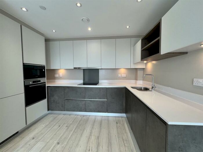 2 Bedroom Apartment To Rent In Victoria Avenue, Southend-On-Sea, SS2