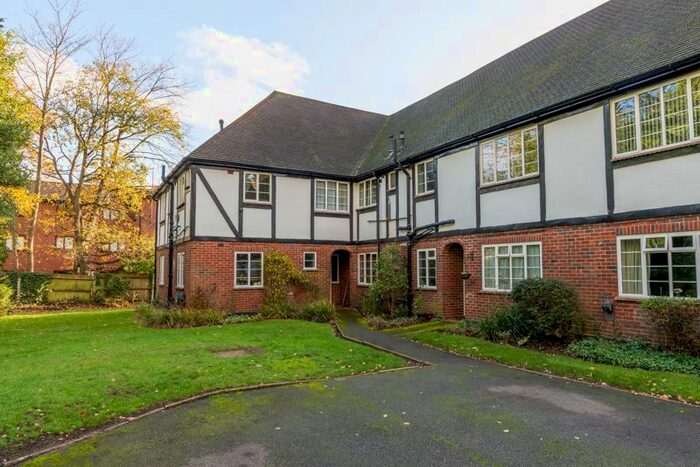 2 Bedroom Flat To Rent In Ashley Park Road, Walton-On-Thames, KT12