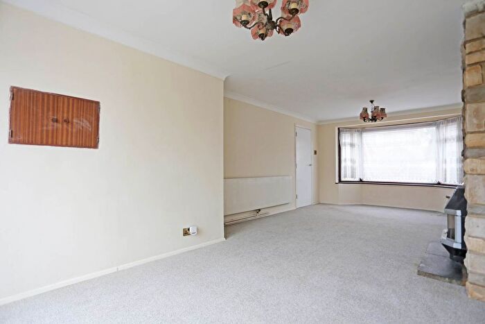 4 Bedroom Semi-Detached House To Rent In Lovell Walk, Elm Park, Rainham, RM13