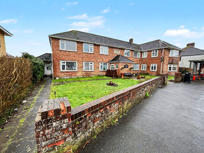 2 Bedroom Flat For Sale In Christchurch, BH23