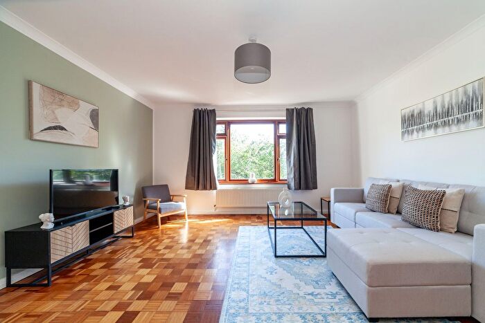 2 Bedroom Flat To Rent In Castlebar Road, London, W5