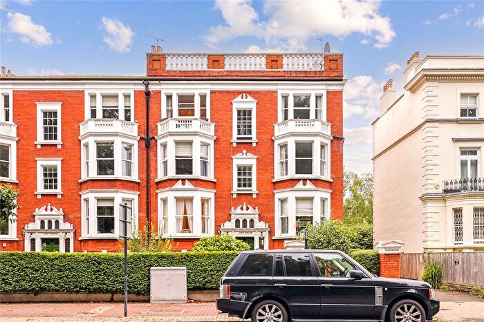 2 Bedroom Flat For Sale In Albert Mansions, Albert Bridge Road, London, SW11