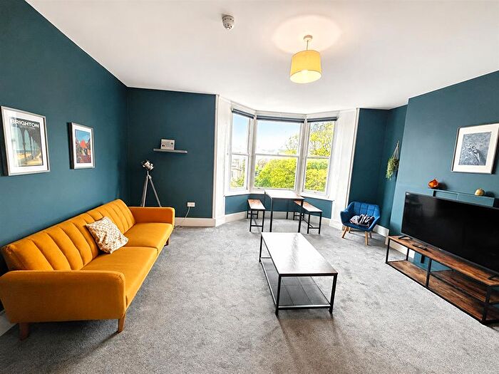 3 Bedroom Flat To Rent In Flat, Pavilion Parade, Brighton, BN2