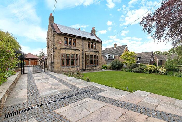 4 Bedroom Detached House For Sale In Fenay Lane, Almondbury, Huddersfield, HD5