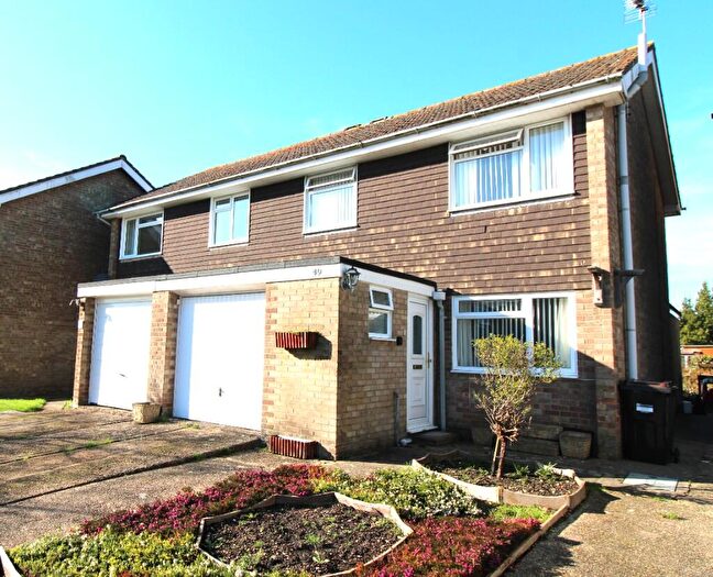 3 Bedroom Semi-Detached House For Sale In Butts Ash Gardens, SO45