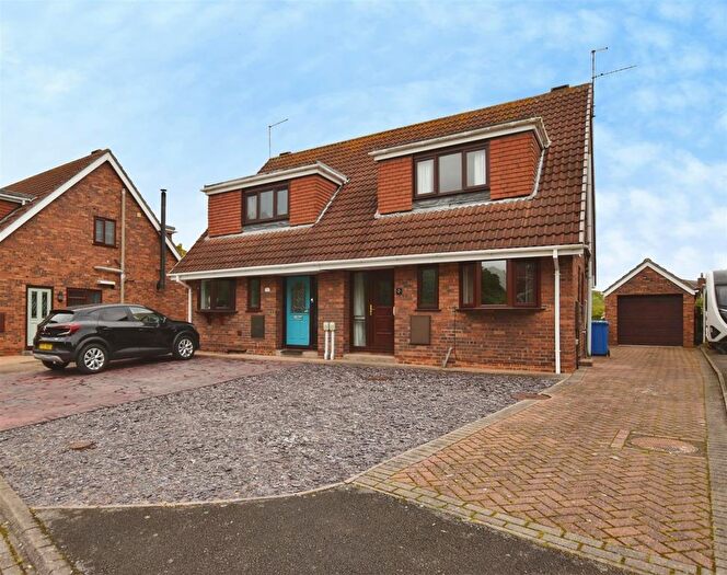 3 Bedroom Semi-Detached House For Sale In Fairfax Drive, Hedon, Hull, HU12