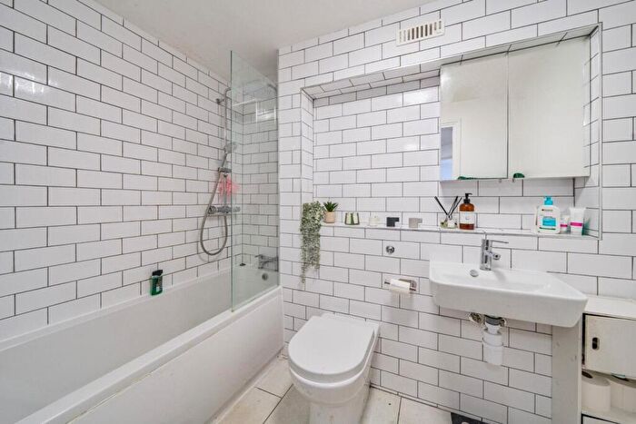 1 Bedroom Flat For Sale In Consort Road, Peckham, SE15
