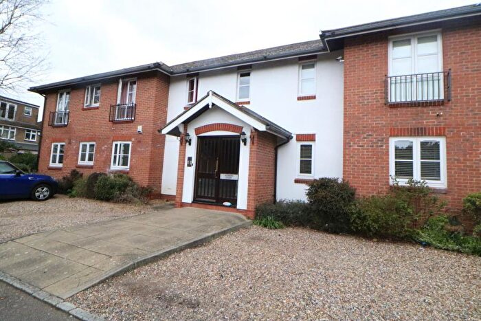 2 Bedroom Flat To Rent In Howard Court, Enfield, EN2