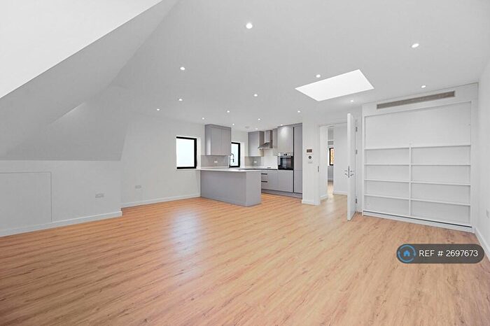 2 Bedroom Flat To Rent In Hoop Lane, London, NW11