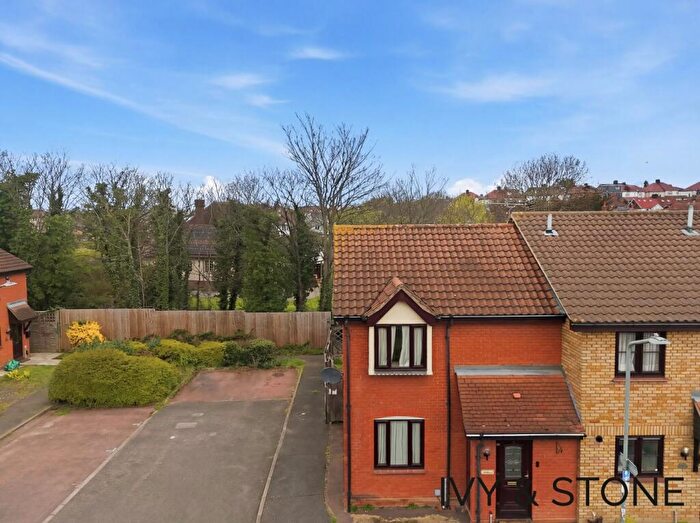 2 Bedroom End Of Terrace House For Sale In Vienna Close, Ilford, IG5