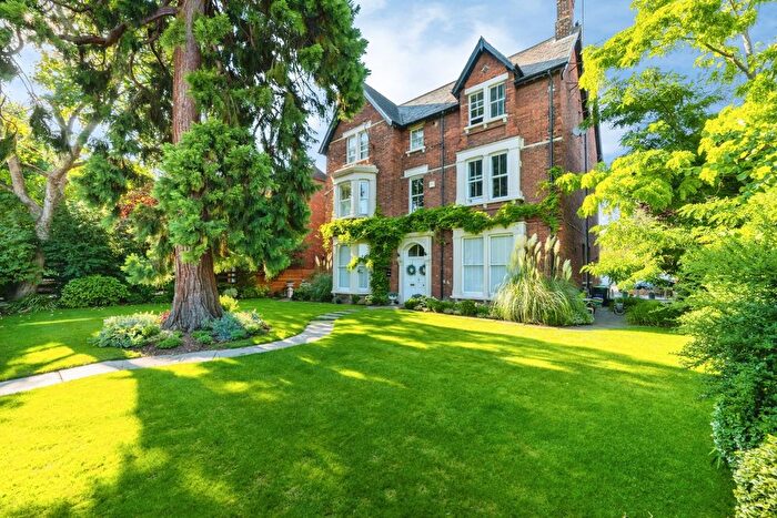 2 Bedroom Maisonette For Sale In Bromham Road, Bedford, Bedfordshire, MK40