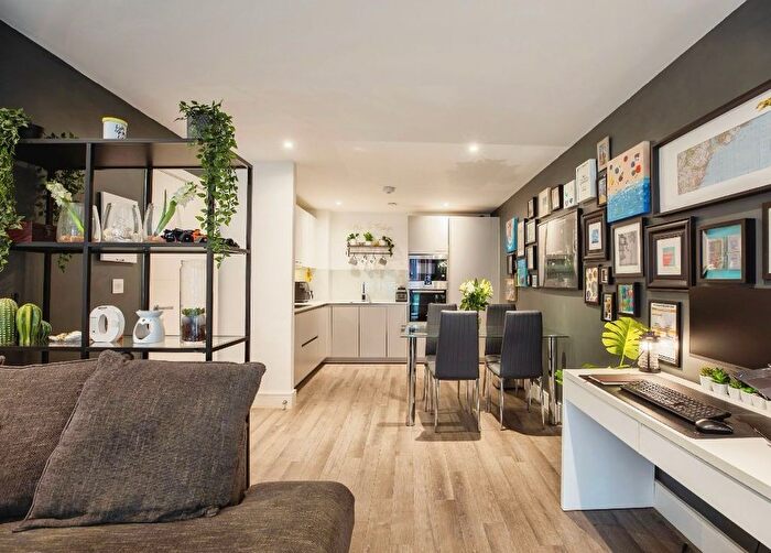 1 Bedroom Flat To Rent In Gaumont Place, London, SW2