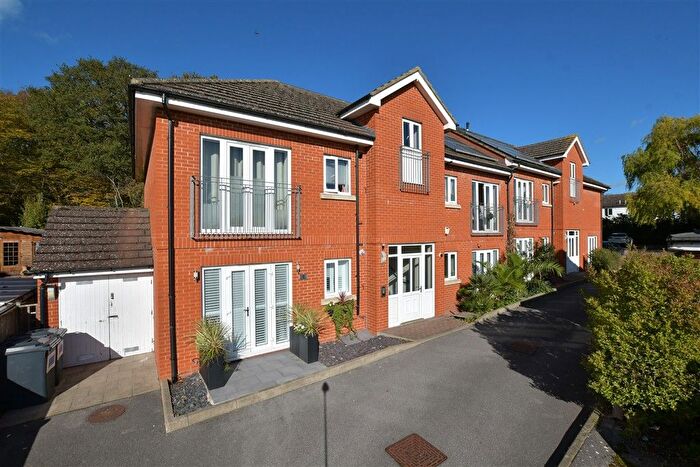 1 Bedroom Flat For Sale In Brocket Way, Chigwell, Essex, IG7