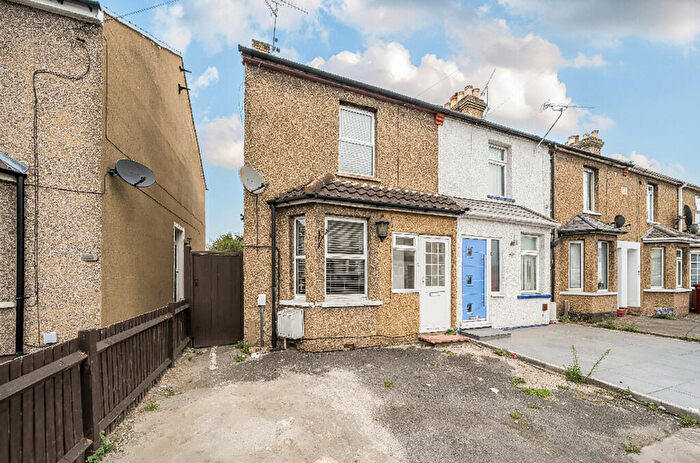 3 Bedroom End Of Terrace House For Sale In Belgrave Road, Slough, Berkshire, SL1