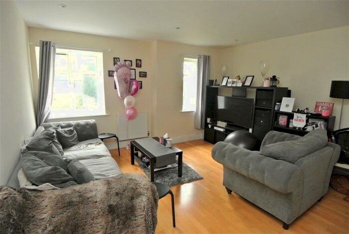 2 Bedroom Apartment To Rent In Addlestone Park, Addlestone, KT15