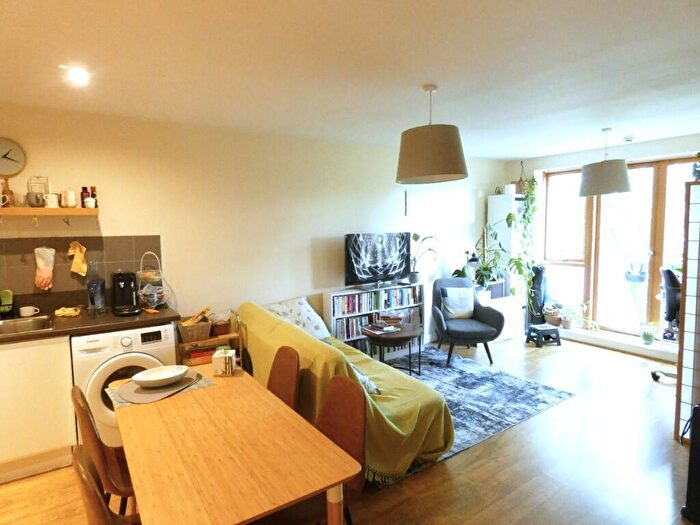 2 Bedroom Apartment To Rent In Tay Court, Meath Crescent, Bethnal Green, E2